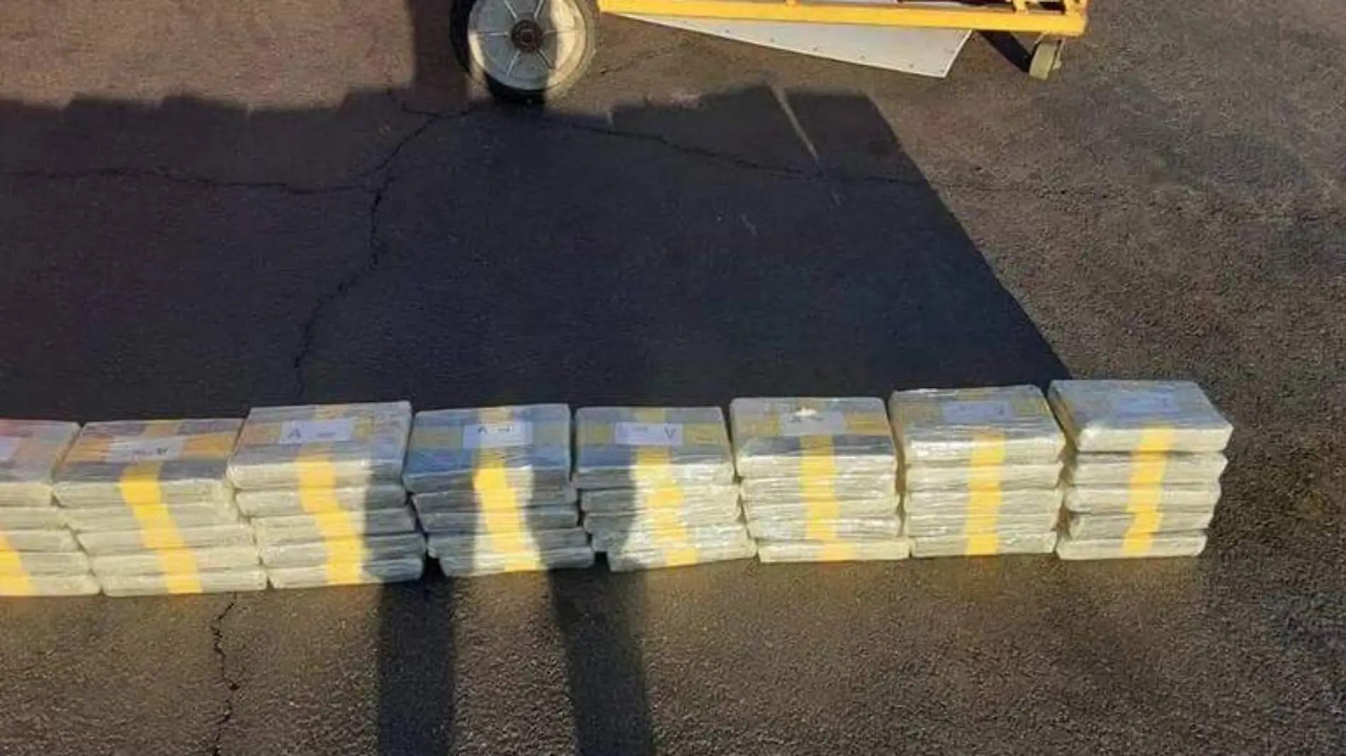 Decomisa Sedena 100 kilos de cocaína en aeropuerto de Mexicali